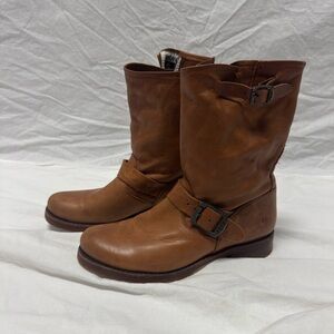 FRYE Veronica boots size 8.5 in chestnut